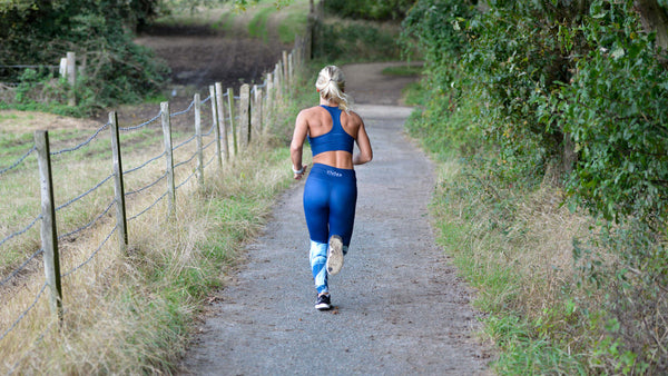 Woman running in Vivida Lifestyle sustainable activewear