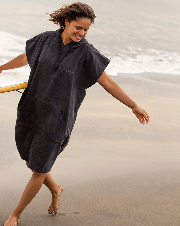 Lead Woman wearing a Vivida Essential Poncho Towel Black